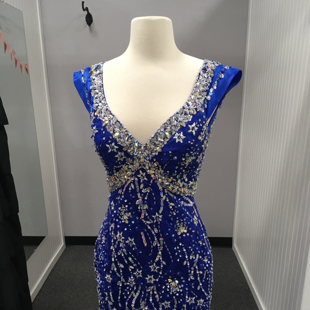 Prom dress - Picture 2 of 6